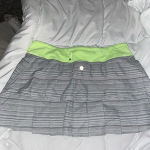 SIZE 8 LULU LEMON TENNIS SKIRT